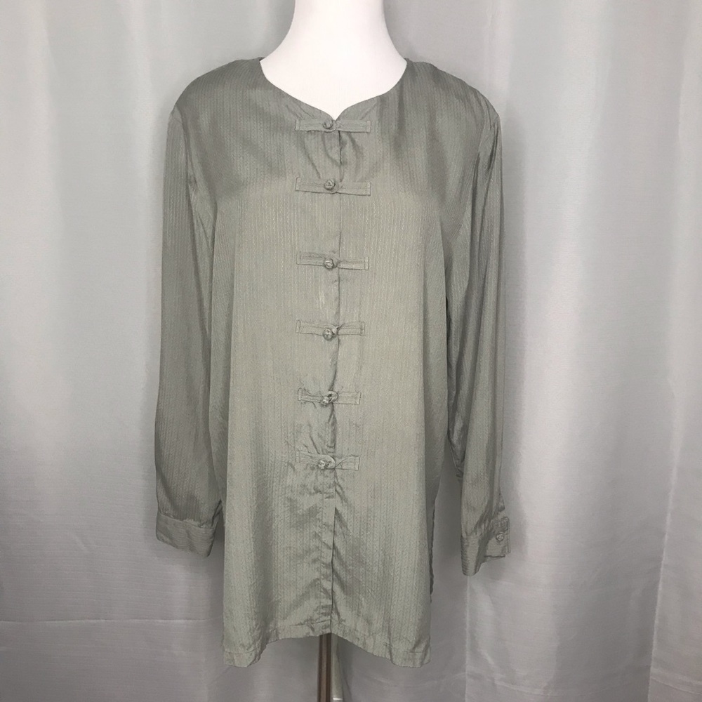 100% silk Chinese button vintage top